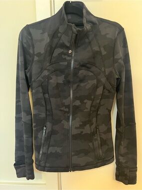 Lululemon Women's Black Camo Zip-Up Define Jacket - Size 6